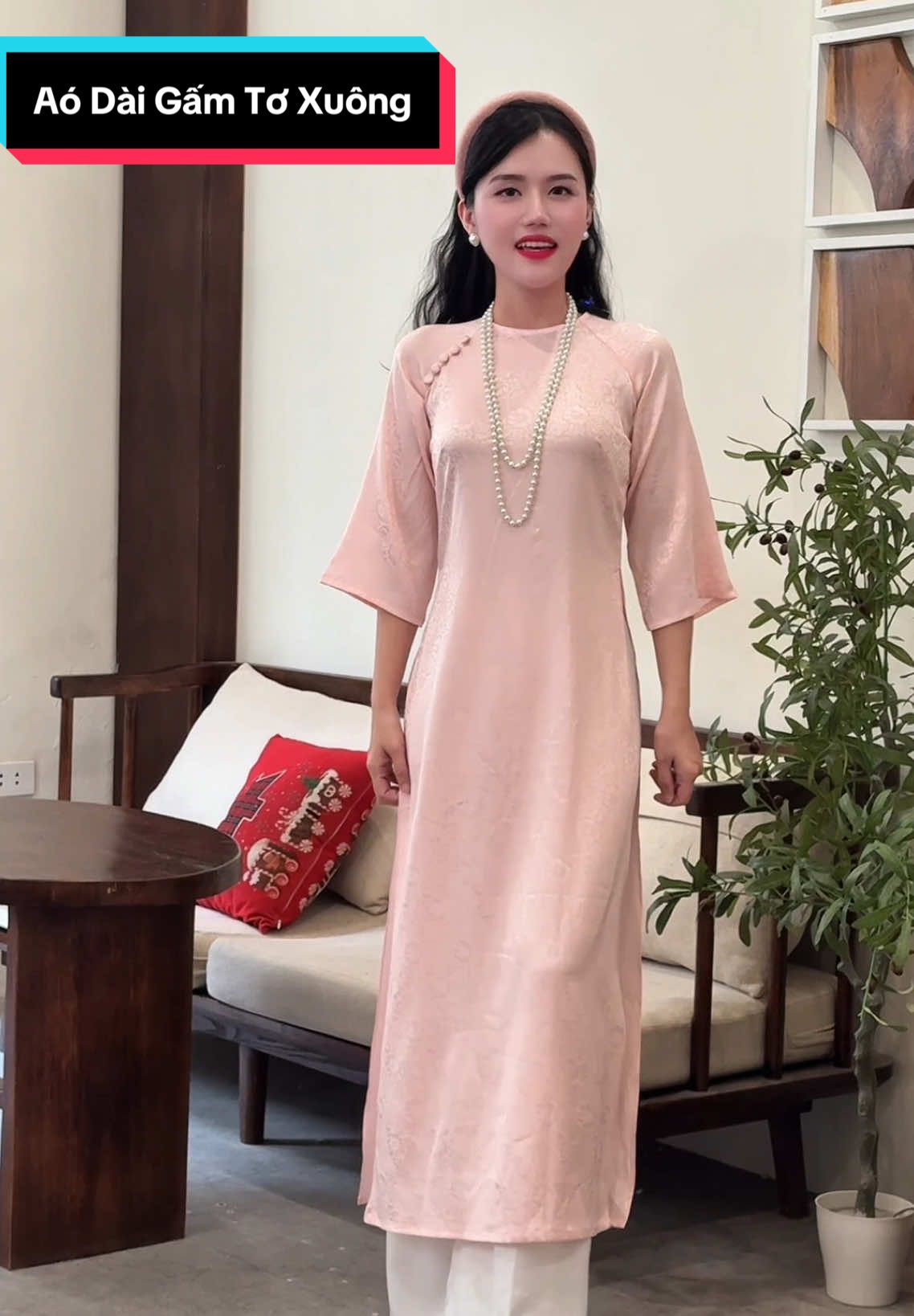 Aó Dài Gấm Tơ xuông mặc lên trông sang chảnh , tiểu thư dính liền các nàng ơi #aodaivietnam #aodaitet #aodaitet #aodaicachtan #aodaitieuthu #thoitrangtiktok#thoitrangxuhuong #thoitranghotrend #viraltiktok ##viralvideo #xuhuongtiktok