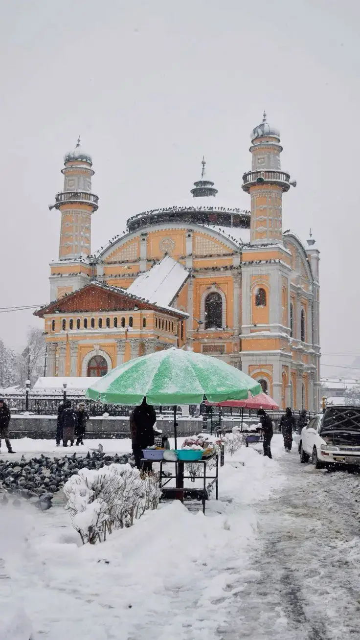 کابل بی زر باشه، بی برف نی 😍 Kabul may be without gold but not without snow 😍 snow increases the beautiful of Kabul ❤ #pashto #pashtopoetry #pashtofunny #pashtotiktok #pashtun #afghanistan🇦🇫 #afghanidress #shanowrites 