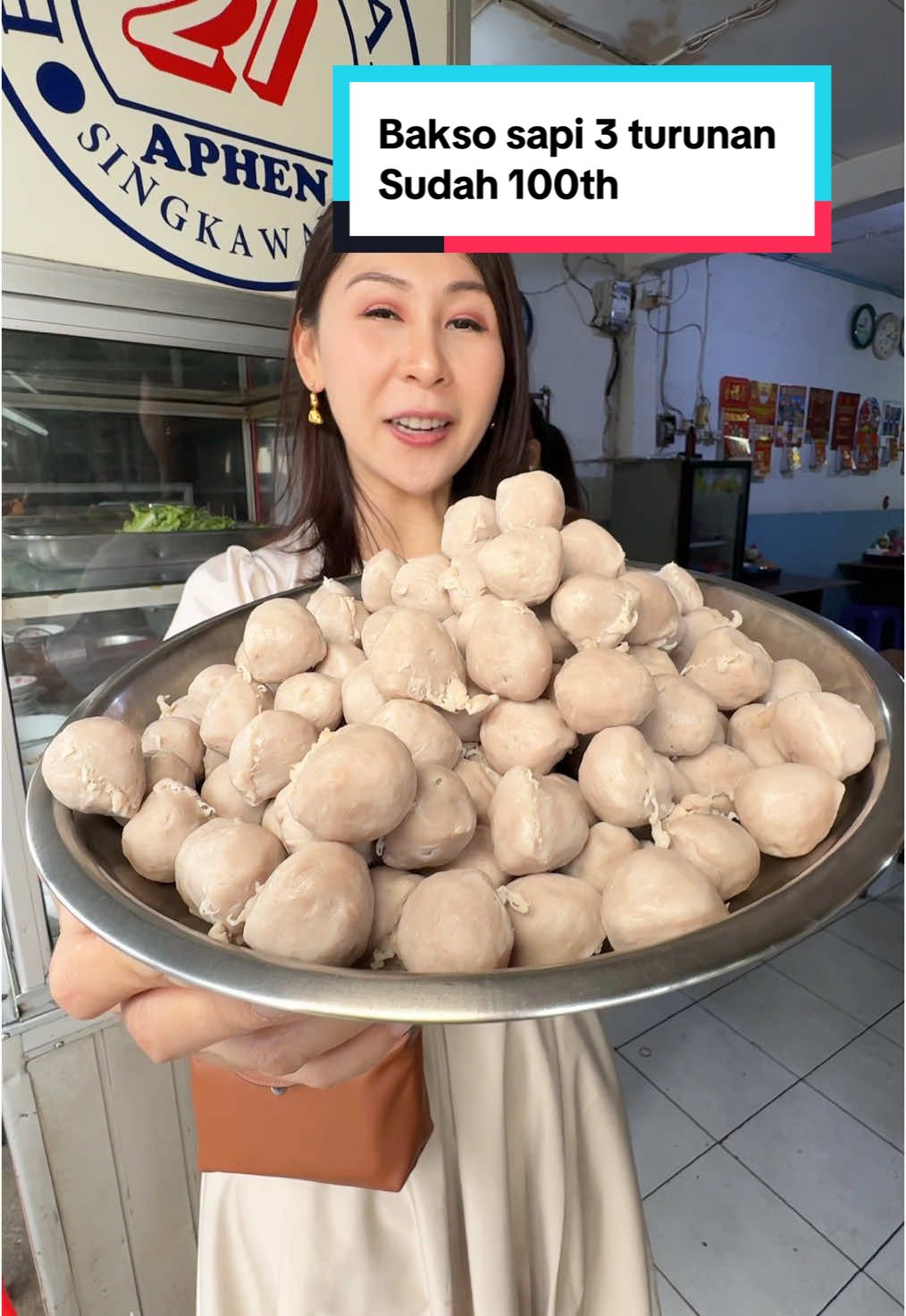 Bakso sapi 3 turunan , usianya sudah 100 tahun , enakkk …. Cobain deh …. #sibungbung #kuliner #kulinerviral #reviewmakanan 