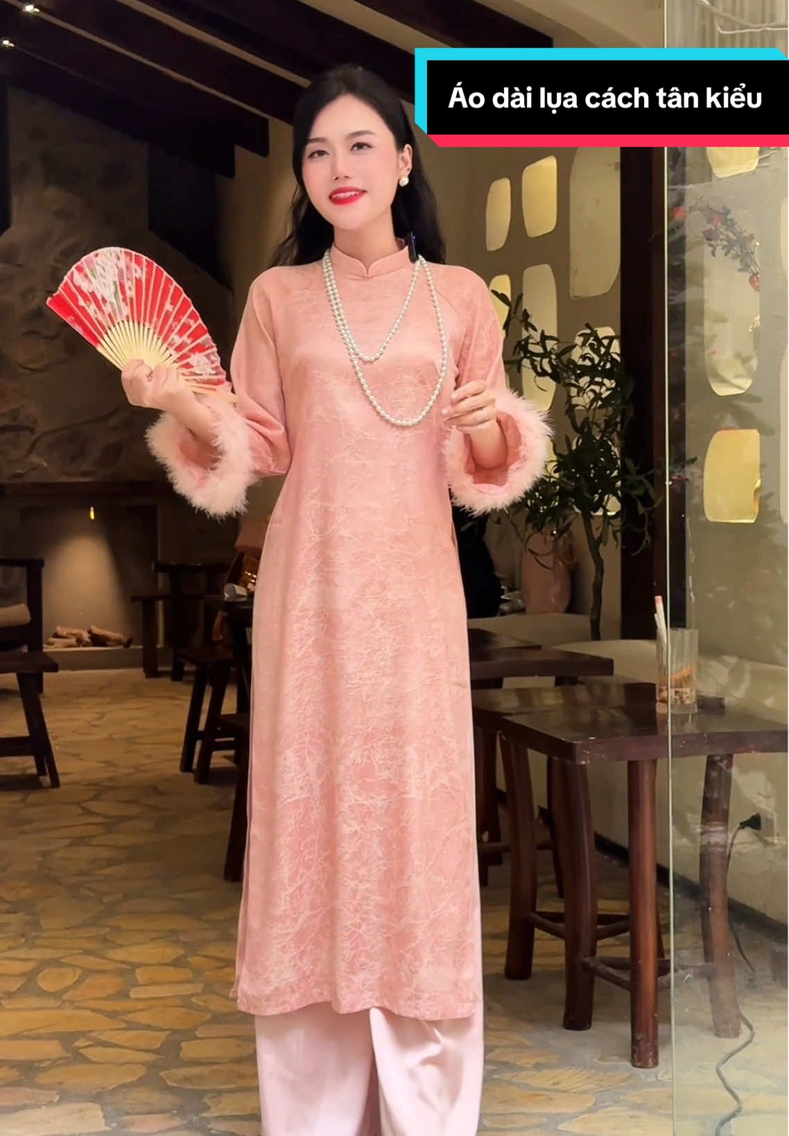 Mợ ba nay sang chảnh quáaaa#aodaitruyenthong #aodaicachtan #aodaivietnam #aodaihiendai #aodaitet #thoitrangtiktok#thoitrangxuhuong #thoitranghotrend #viraltiktok ##viralvideo #xuhuongtiktok