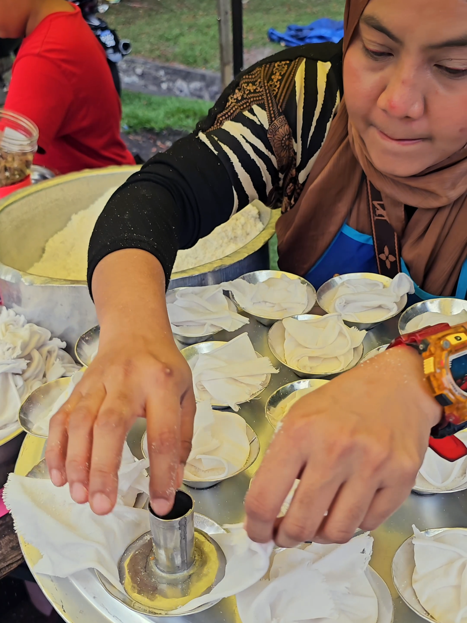 Do you like putu piring??   Malaysian Steamed Rice Cake With Palm Sugar and Coconut    Location : Pasar Malam Taman Dagang  https://maps.app.goo.gl/wYsFeteiEayw3wrP8    #putupiring #ricecake #fypviral