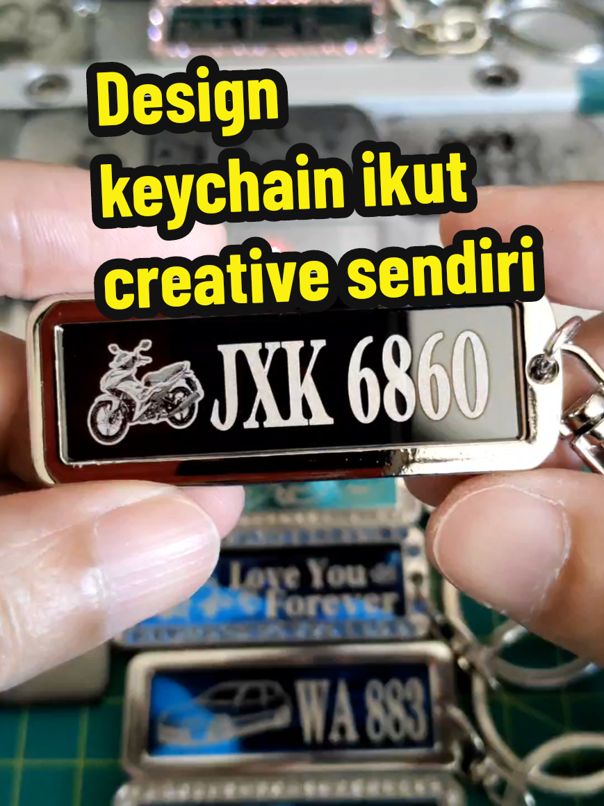 Custom keychain sendiri Boleh buat tulisan ke keychain Nama,no plate,no phone,logo,alamat dan lain2.... #customkeychain #customkeychaintulisan #keychaintulisan #viralkeychain 