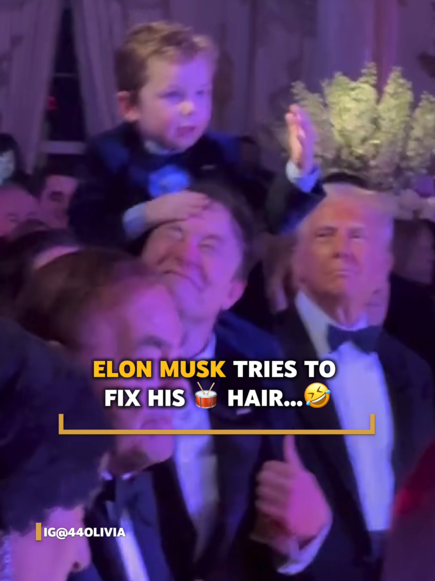 Elon Musk and his son X celebrated New Year's Eve with Donald Trump at a star-studded Mar-a-Lago party. In a viral video, X sits on Musk's shoulders and taps his head like a drum.🤣 #news #funny #fyp #elonmusk #cute #donaldtrump #chinatrend #viralvideo #2025 #newyear