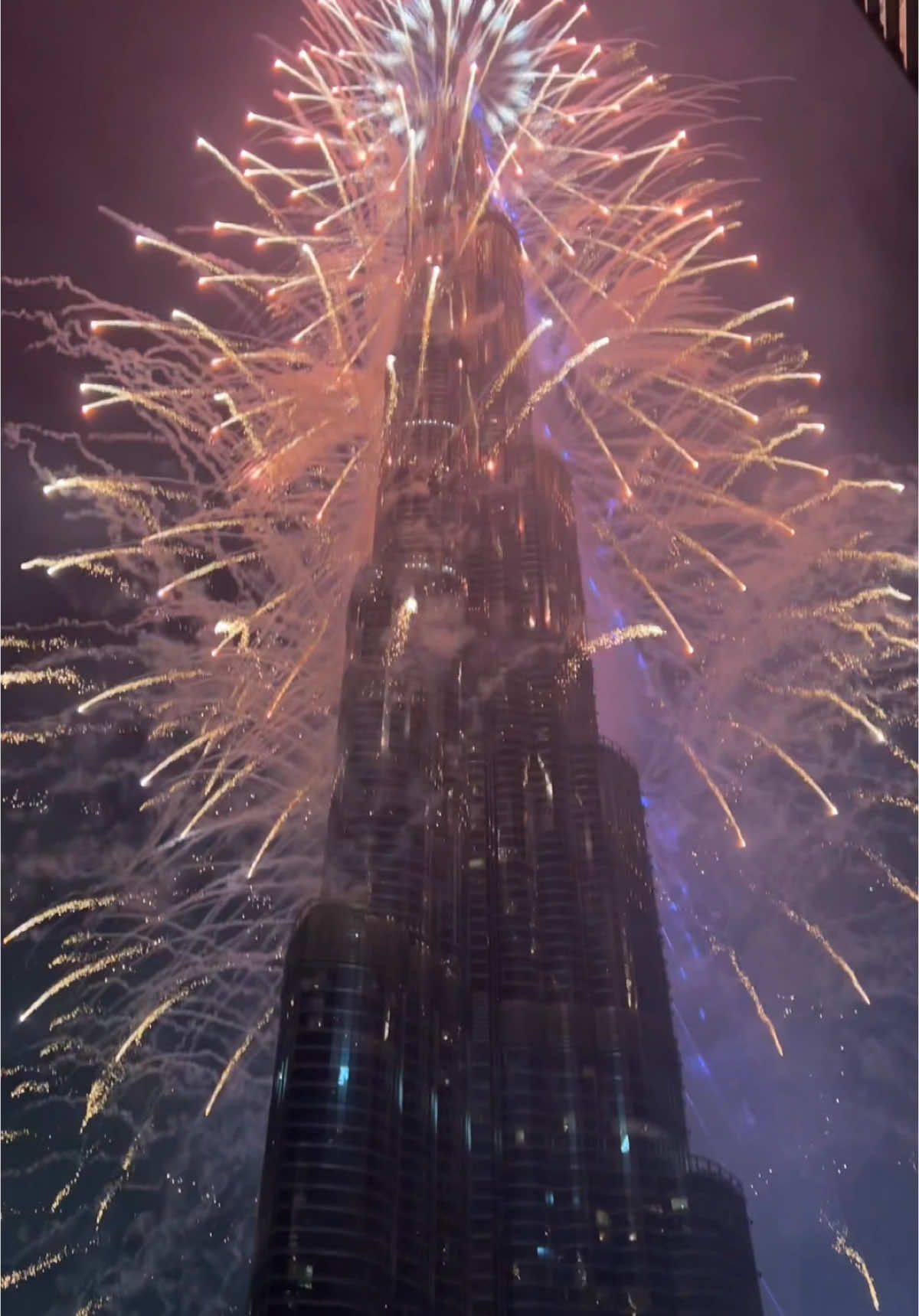 2025 #dxb #dubai #newyears #2025 #fyp #burjkhalifa #fireworks #partynextdoor 