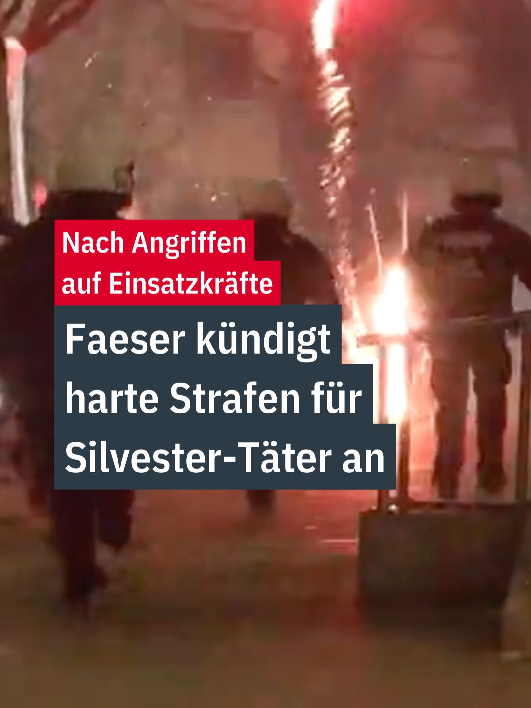 In der #Silvesternacht werden wieder einmal Einsatzkräfte von #Polizei, #Feuerwehr und Rettungsdiensten angegriffen und dabei zum Teil schwer verletzt und Rettungsarbeiten be- oder verhindert. Nun werden Rufe nach härteren Strafen laut. 📲 Die ganze Diskussion um ein #Böllerverbot könnt ihr mit unserer App verfolgen. #ntv #nachrichten