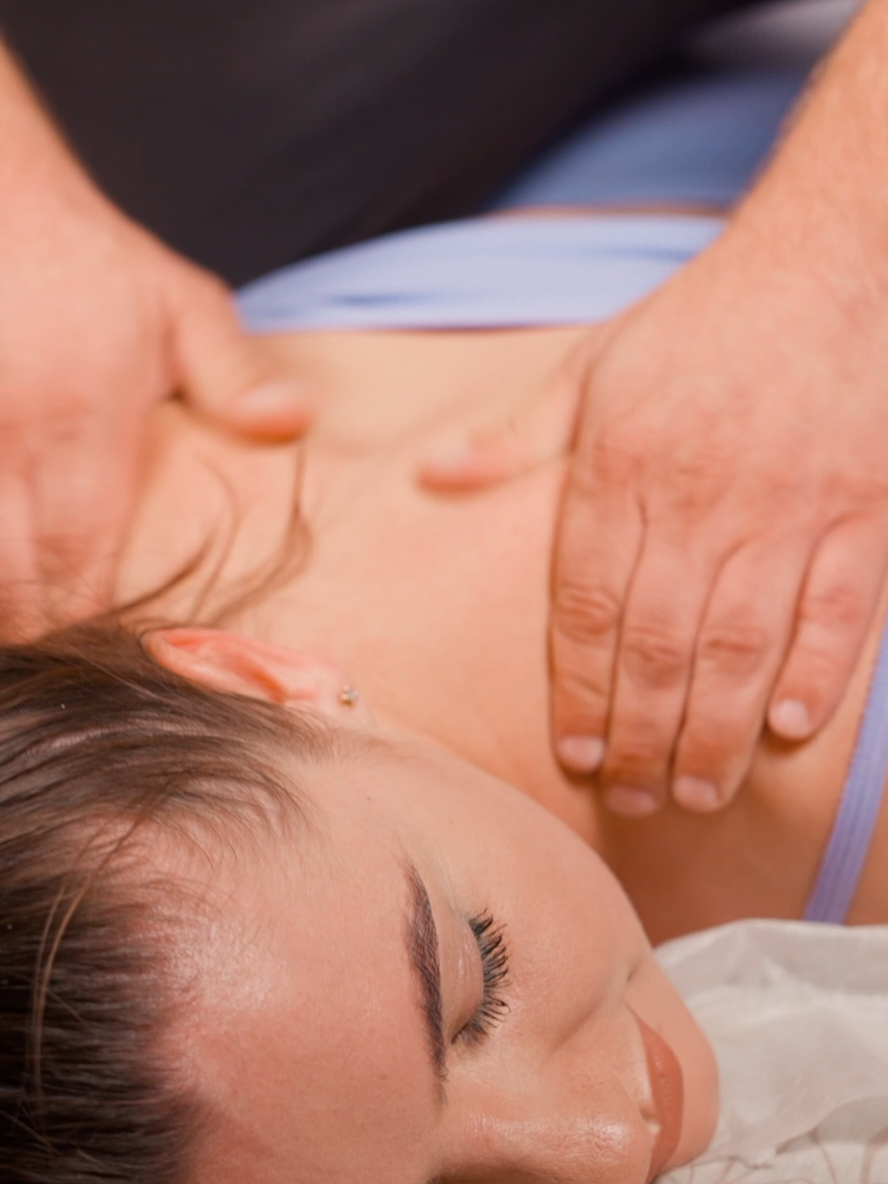 Deep tissue shoulder and neck massage #shouldermassage #neckmassage #massage #chiropractor #massagetherapist #asmrmassage #deeptissuemassage 