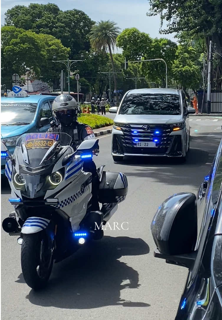 RI 22.3 Menkomdigi Meutya Hafid 🇮🇩🎖️🤩 #polri #polisi #gipol #patwal #carspotting #kabinetmerahputih #vellfire #allnewvellfire #executivelounge #toyotavellfire 