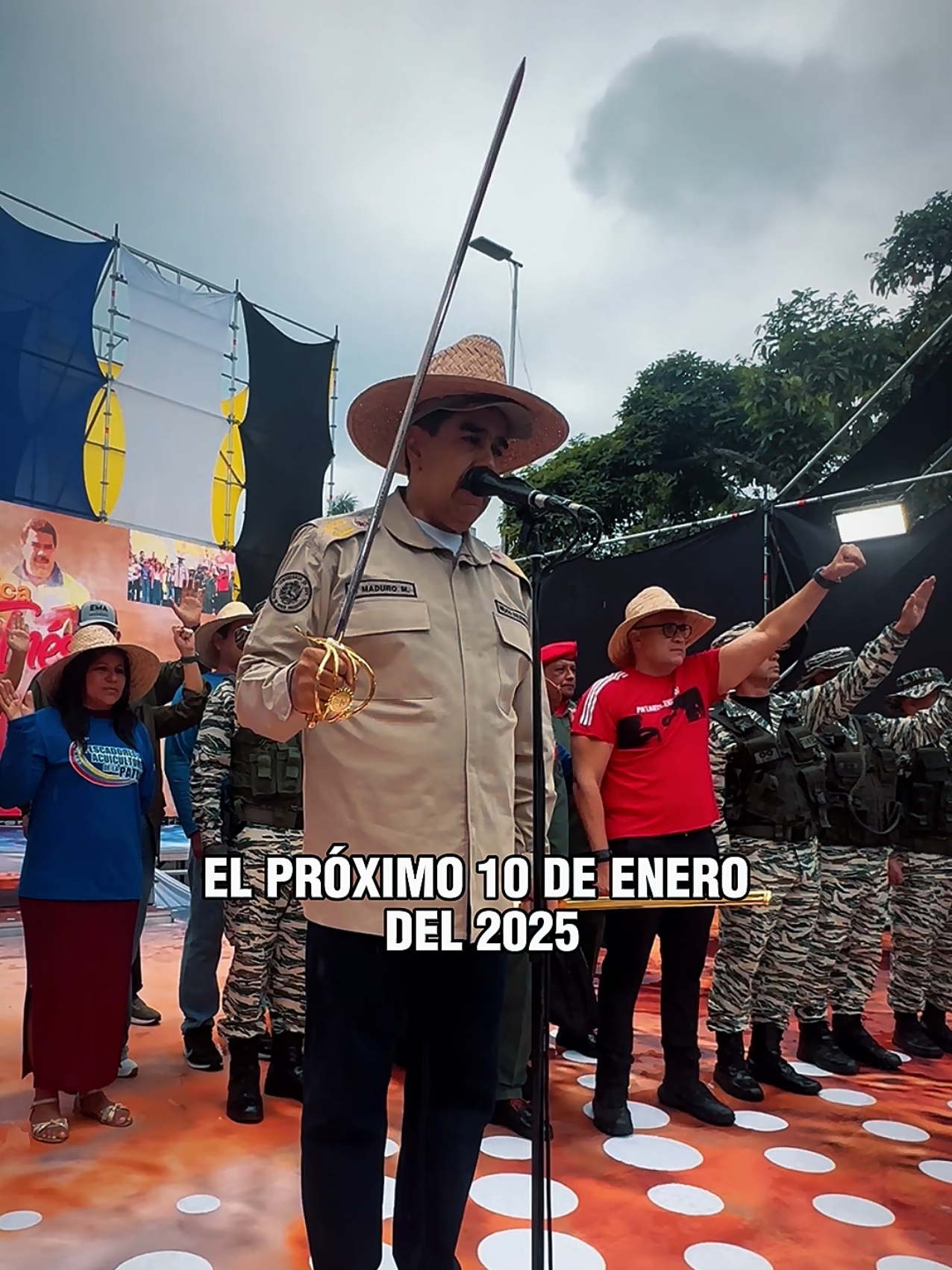 El próximo #10Ene, las mujeres, los hombres y la juventud de a pie saldrán a las calles a jurar, por la Paz, la unión, la soberanía y la independencia plena. ¡Yo les juro por Bolívar, Zamora y Hugo Chávez que la casa del Pueblo jamás caerá en manos de un títere!