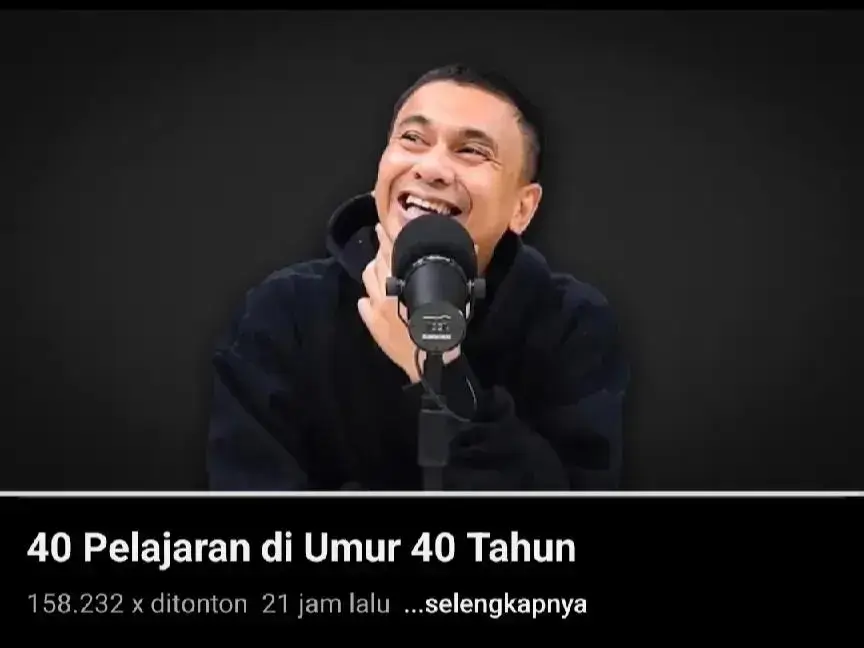 Oleh : Raditya Dika, bapak-bapak 40 tahun. 1. Gak apa-apa jadi orang aneh. 2. Jangan gosipin orang! 3. Kita gak sepenting itu buat orang lain. 4. Usahakan minimalis! 5. Kerja ringan kalau dicicil. 6. Kerja ringan kalau barengan. 7. Ide ada kalau dicatat. 8. Belajar dari yang terbaik. 9. Belajar dari yang tidak punya pengalaman. 10. Melamun adalah bagian dari proses kreatif. 11. Waktu ada kalau kita ciptakan. 12. Pakai uang untuk membeli waktu. 13. Jangan lupa bermain-main! 14. Punya hobi baru adalah cara termudah untuk merasa seru lagi. 15. Fokus ciptakan core memory yang indah! 16. Jangan membuat keputusan waktu sedih, marah atau galau! 17. Belajar bilang ‘iya’ ke hal yang kita bilang ‘tidak’. 18. Belajar berani berkata ‘tidak’. 19. Main game adalah cara termudah untuk kabur ke dunia lain. 20. Dikritik berarti punya ruang untuk tumbuh. 21. Jalan kaki min. 30 menit sehari. 22. Selalu tepat waktu! 23. Takut biasanya datang dari ketidaktahuan. 24. Menyesal lebih seram dari rasa takut. 25. Kalau ada yang ganjel, ngomong aja. 26. Semua orang punya keahliannya sendiri. 27. Tahu bahwa kita gak bisa semuanya. 28. Beli barang buat diri sendiri. 29. Belajar sabar. 30. Reputasi datang dari tindakan. 31. Berhenti membandingkan diri sendiri dengan orang lain. 32. Baca buku adalah cara terbaik untuk masuk ke pemikiran orang lain. 33. Dengerin podcast sesuai minat. 34. Selalu belajar dimanapun dan kapanpun! 35. Investasi terbaik adalah pendidikan. 36. Storytelling adalah skill paling berguna. 37. Orang yang gasuka kita, kadang ga ngerti kita. 38. Investasi yang baik adalah investasi yang membosankan (duit) 39. Pastikan perjalanannya sama menyenangkannya sebagaimana tujuannya. 40. Hiduplah dengan cinta!