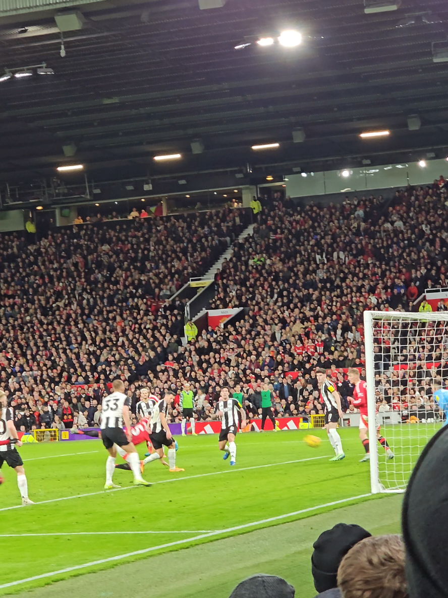 Harry Maguire came close with this header!  #mufc #munnew #harrymaguire #manchesterunited #unitedontiktok #amaddiallo 