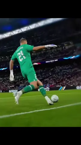 Goalkeepers moment 😳 epic 200000 iQ goalkeeper time #goalkeeper #moment#Soccer 
