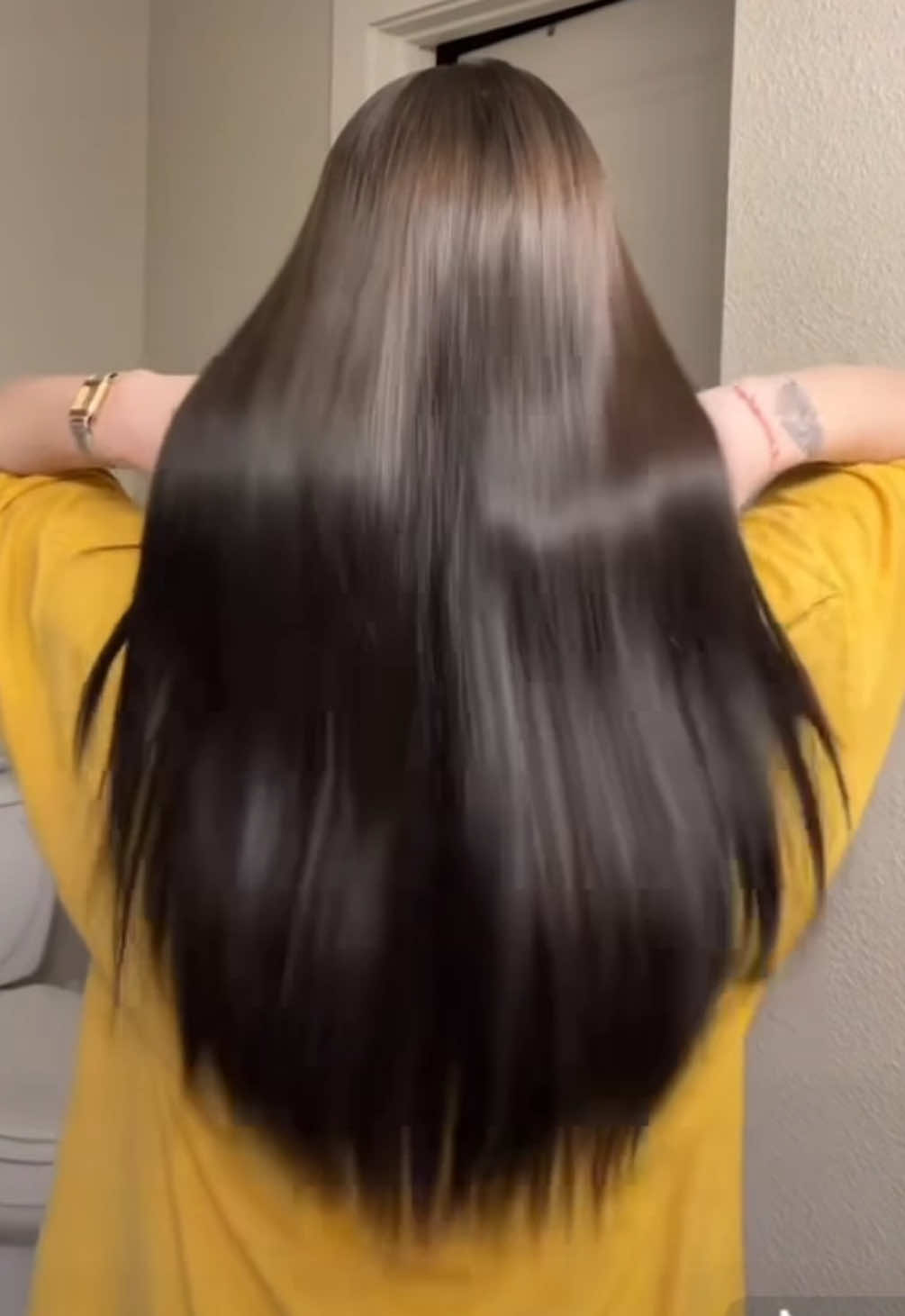 prenatals + biotin rosemary oil + pregnancy = long healthy shiny hair #hairgrowth #hairgrowthtips #healthyhair #biotin #hairoiling #biotinhair #pregnancyhair #pregnancyhairgrowth i used this exact oil! it smells SO GOOD!