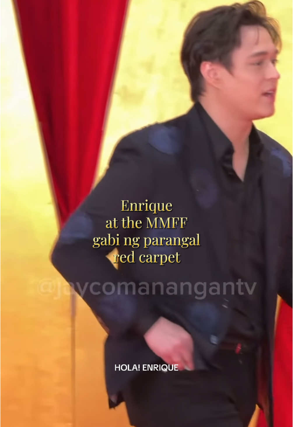 Enrique walking the red carpet of the MMFF Gabi ng Parangal. #EnriqueGil #foryou 