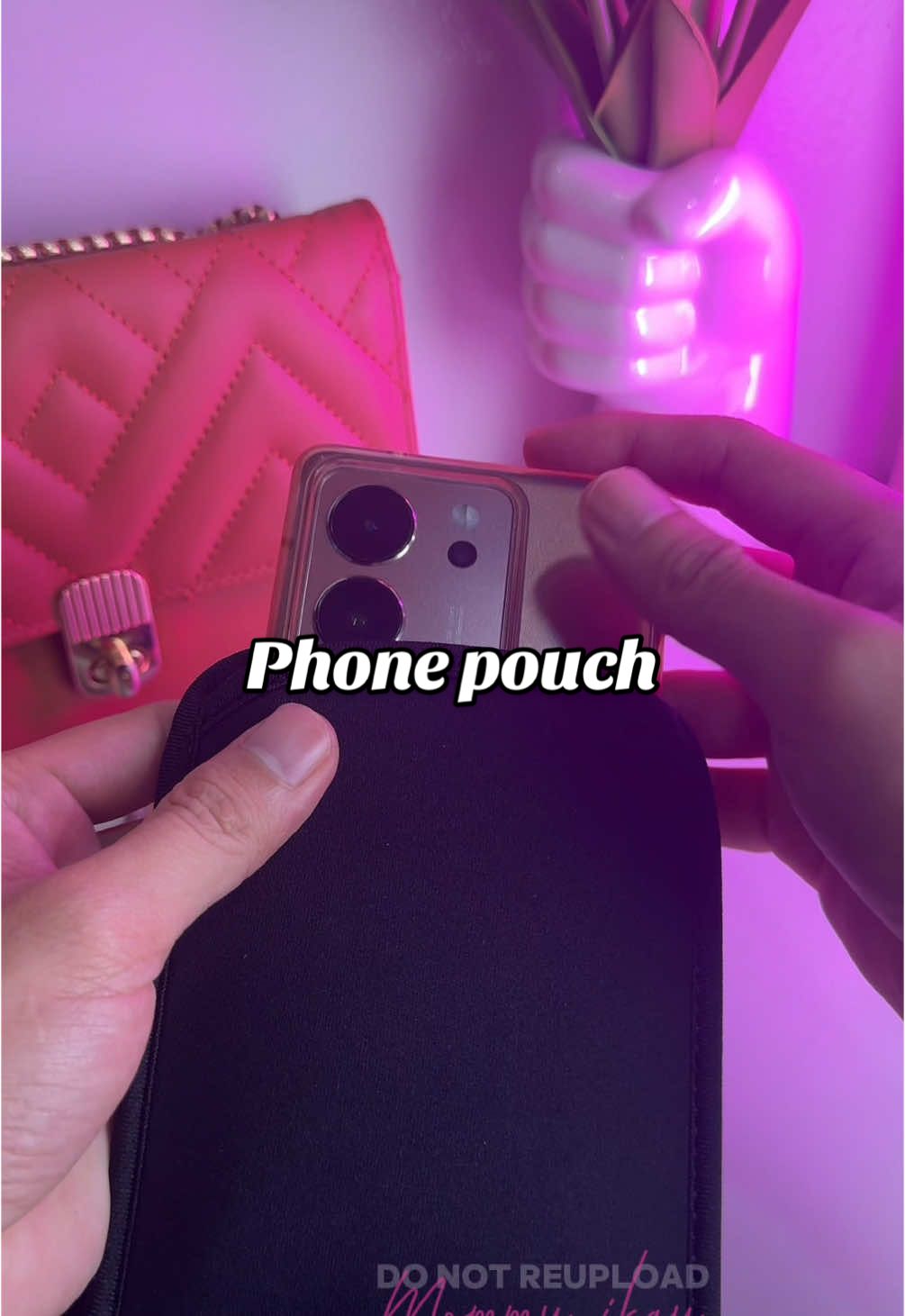 Phone pouch para iwas gas-gas sa mga phone naten. Universal phone pouch nato kaya pwede sa android and iOs. #phonepouch #phonebag #antiscratch #phoneprotection #iphone #android #phonemusthaves #phonerecommendation #mommyikaytrendyshop 