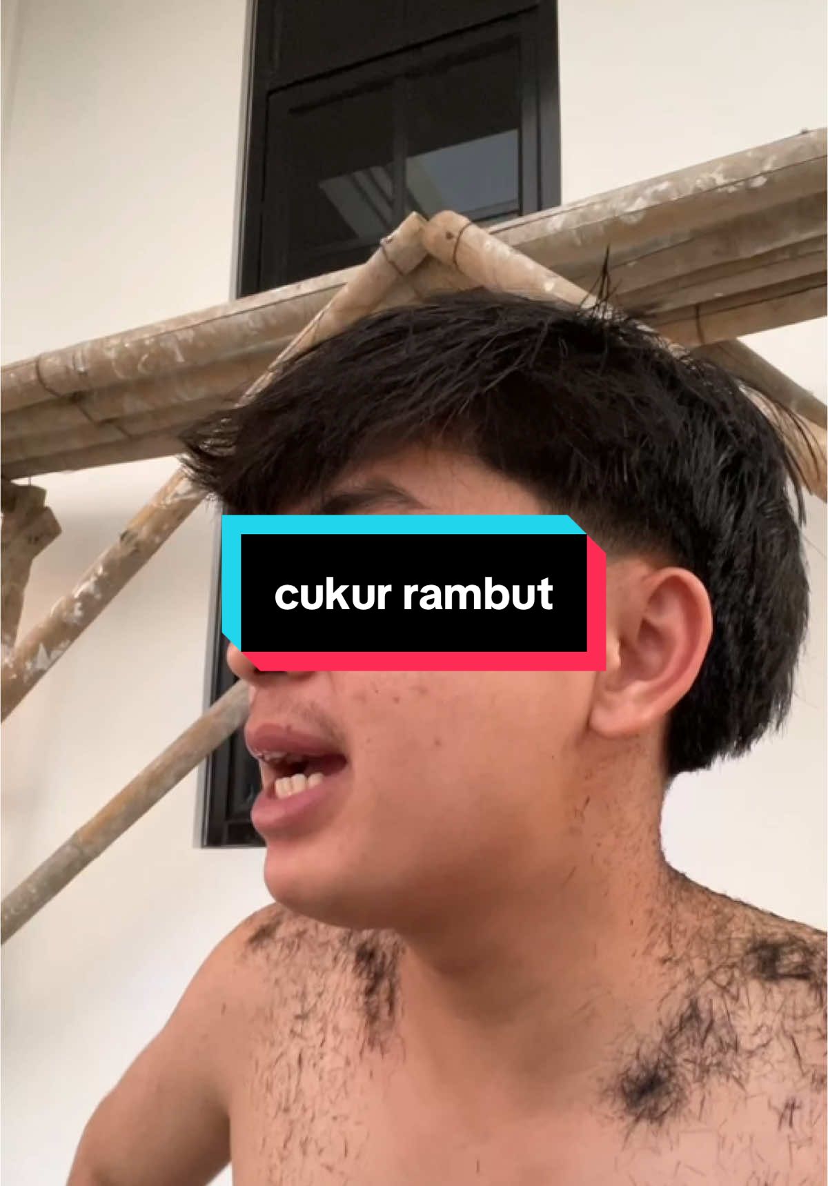 cocok ga si woyy? jujur baru kali ini rasanya cukur rambut model lain selain mullet wkwk #mullet #haircut 