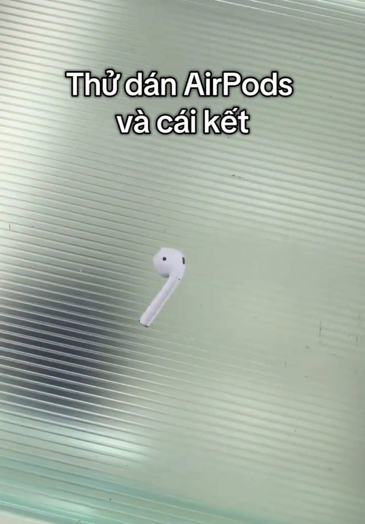 Thử dán Sticker AirPods và cái kết #airpods #xuhuong #LearnOnTikTok #fun #thanhcongnghe 