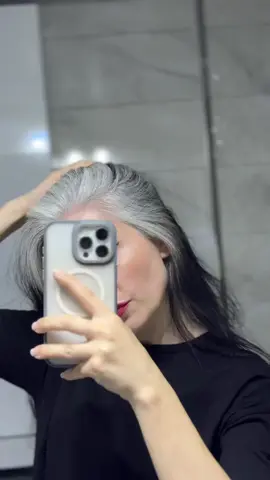 Doğal beyazız 😅 #silverhair #silvergirl #beyazsaç #silver 