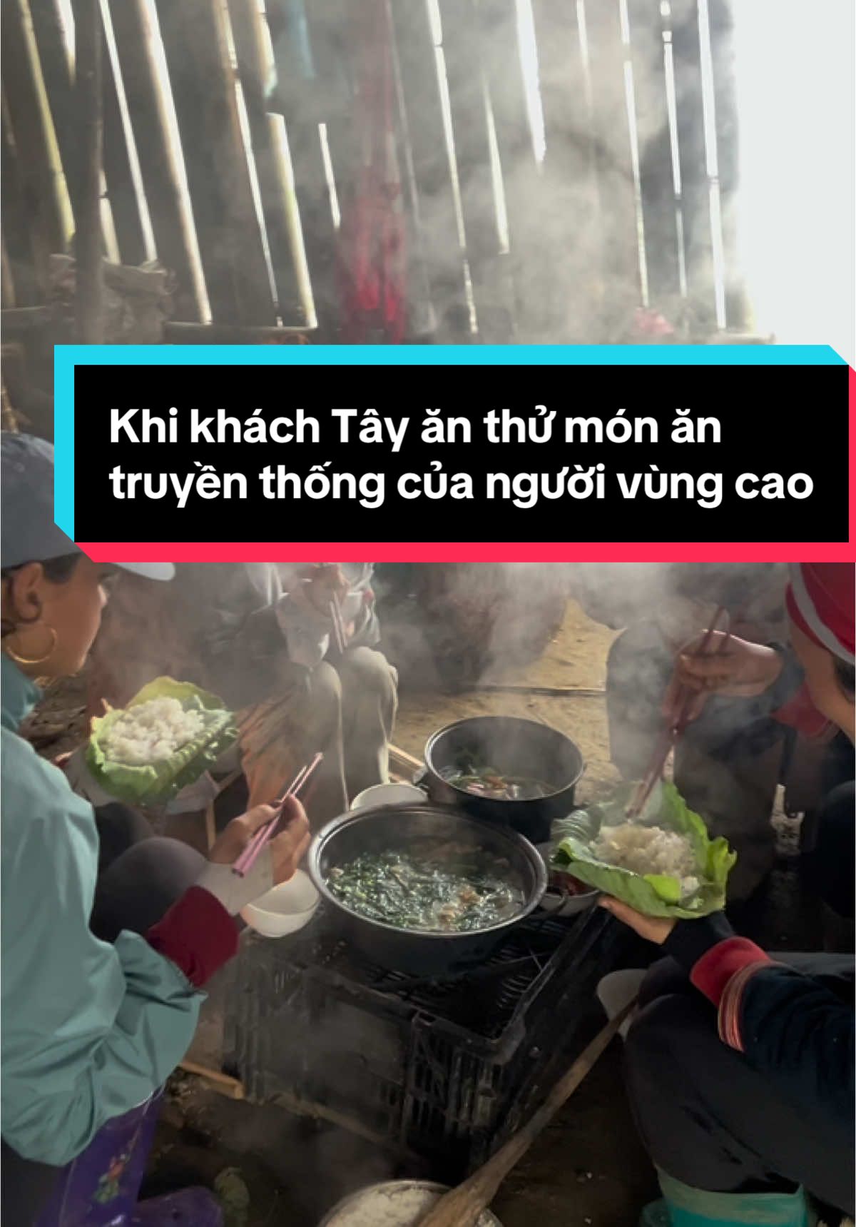 Cho khách nước ngoài ăn thử món ăn tuổi thơ của người vùng cao chúng mình- hái rau vườn