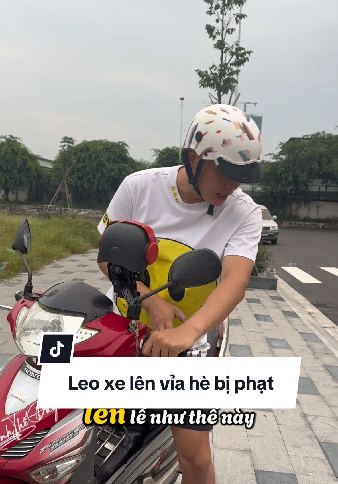 Ace lưu ý đừng leo lên vỉa hè hoặc đi sai làn nữa nhé #anhthereview 