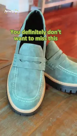 👡 Step into style and comfort! ✨ These Women’s Fashionable Solid Color Loafers are the perfect combination of chic and casual. Featuring a trendy chain decoration, these slip-on shoes offer lightweight, breathable comfort for all-day wear. 💃 Perfect for any casual outing or daily activities! 🌟 Elevate your look with ease and comfort.  #CasualLoafers #ComfortableFootwear #FashionableShoes #SlipOnLoafers #ChainDecorShoes #WomenShoes #BreathableFootwear #TrendyLoafers #AllDayComfort #WomenFashion