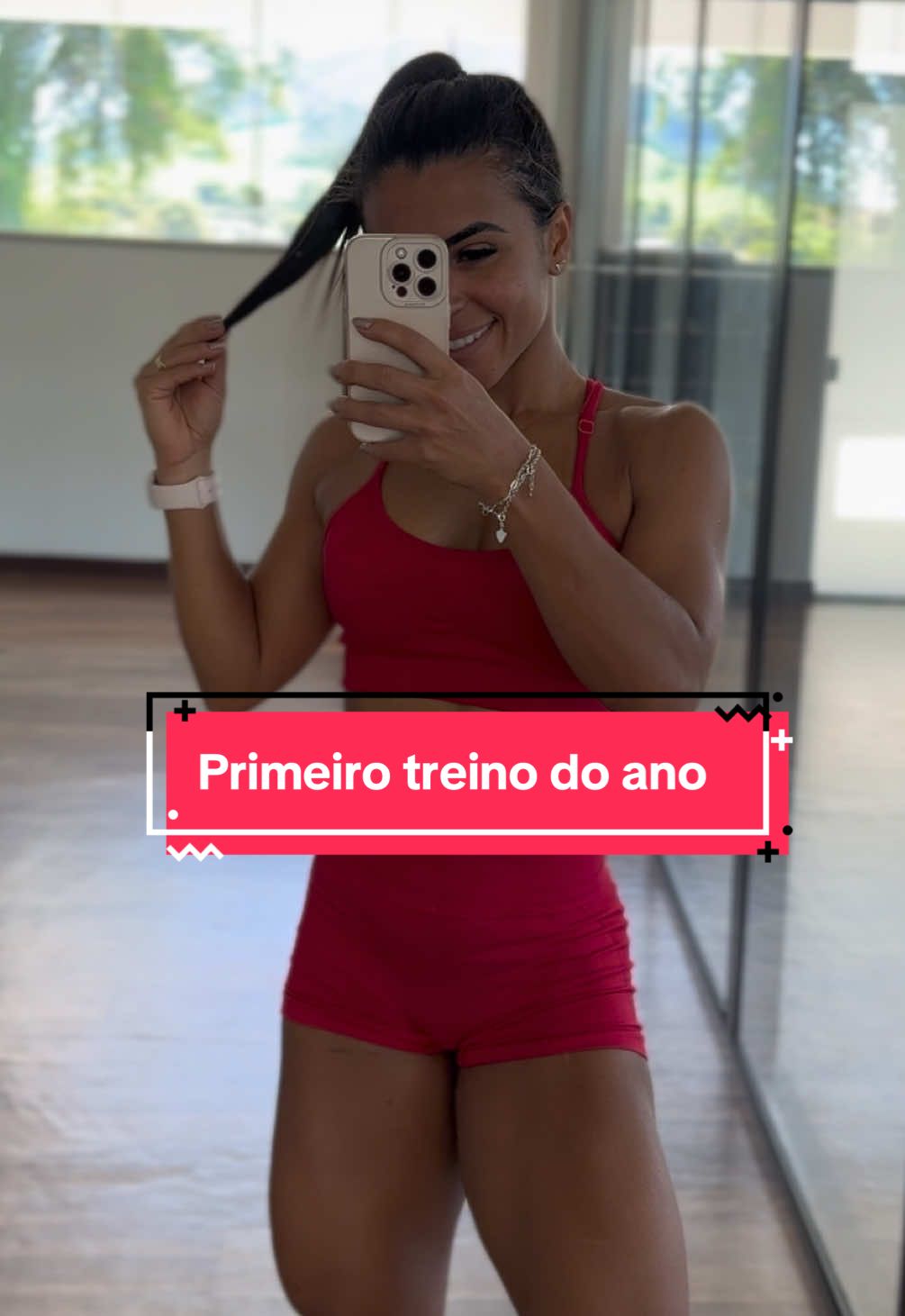 O primeiro treino do ano tá feito!!! #treino #gym #foryoupage❤️❤️ #explore #musculação #morena #linda #mulheres #explore #fyp #bomdia 