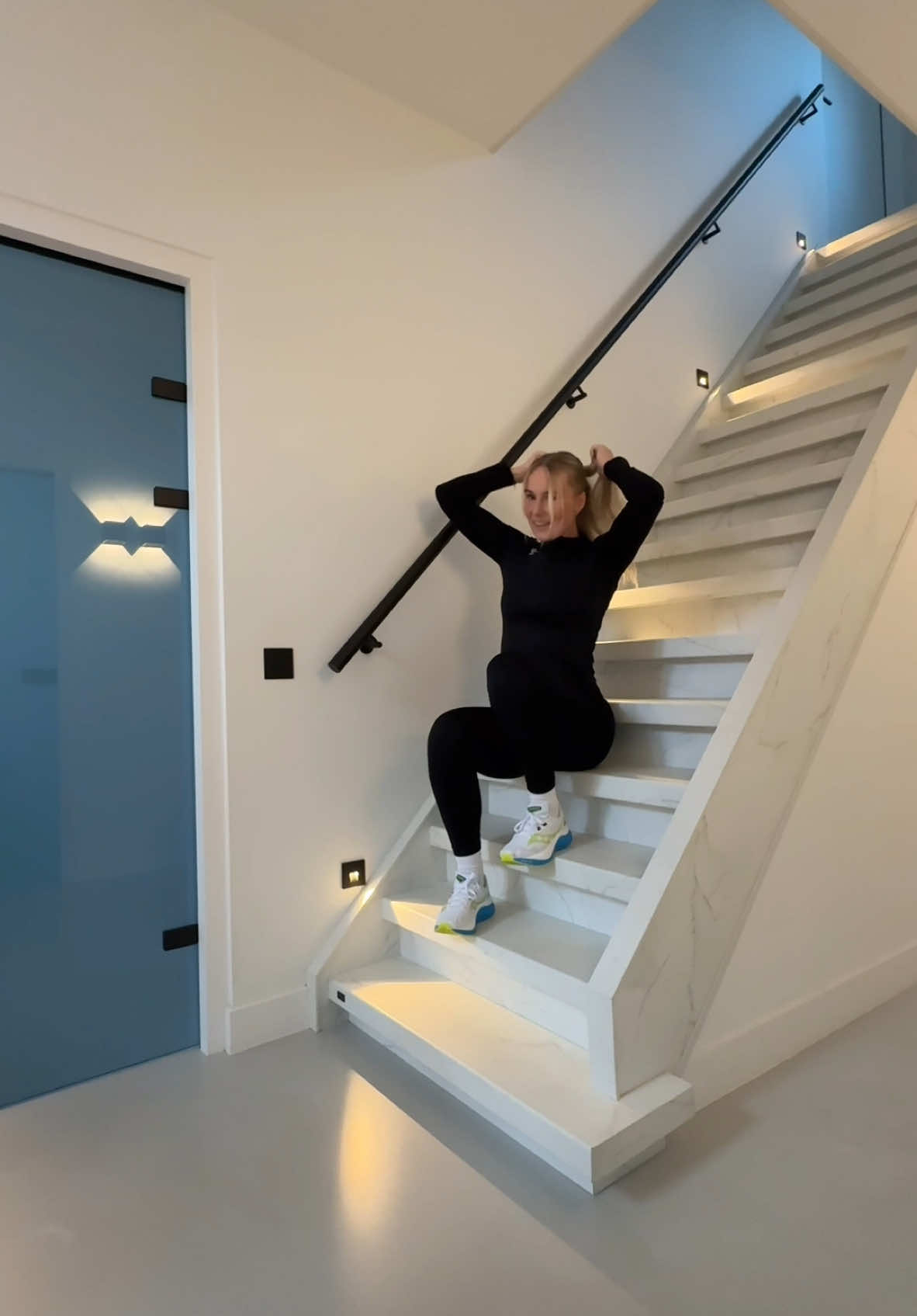 full body workout at home with stairs!❤️ #fullbodyworkout #stairs #stairsworkout #upstairs our stairs are renovated by Upstairs!