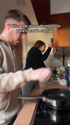 PUES LA COMIDA VA A SALIR RIQUÍSIMA! #parejas #parodias #humor 