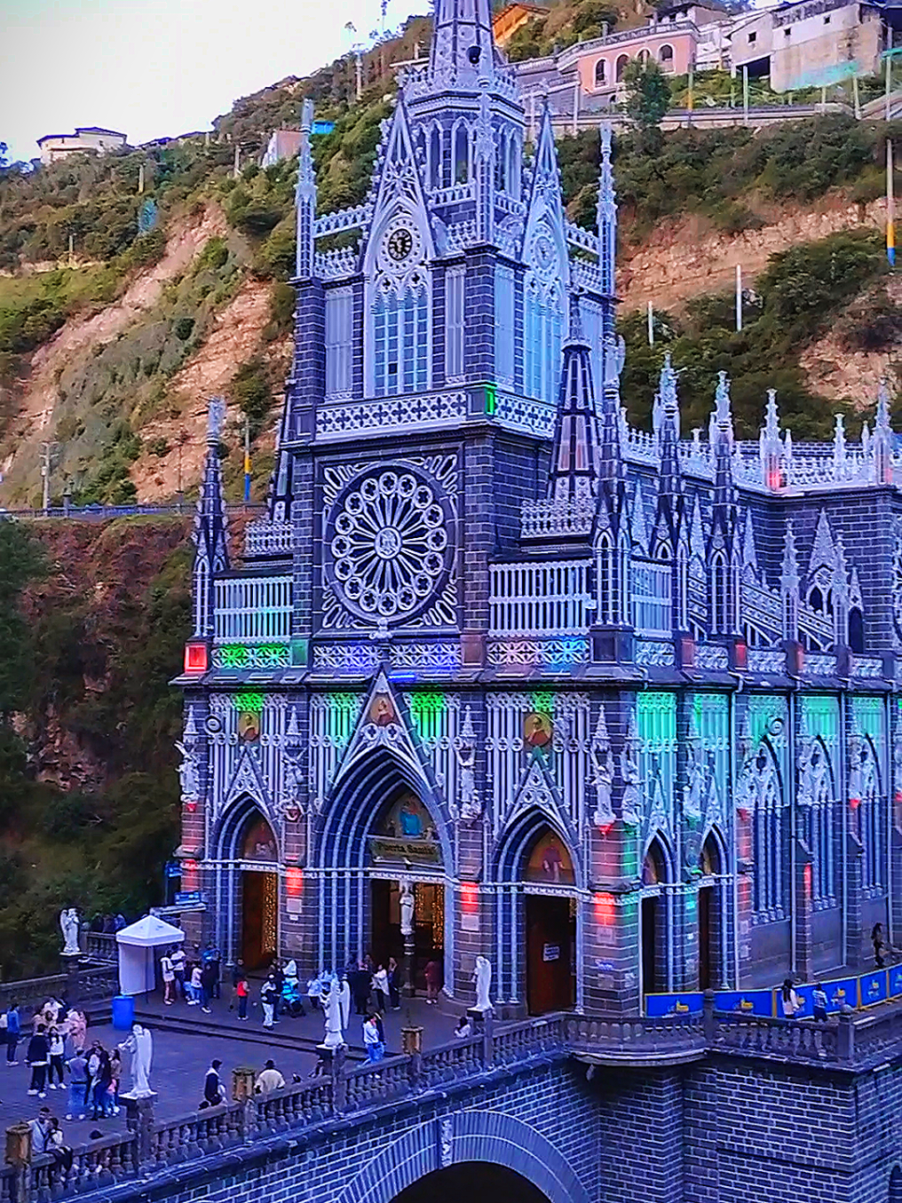 Santuario de Las Lajas  Ipiales - Nariño - Colombia  Créditos de Fotografía: Nariño Tapiz de Retazos  #SantuarioDeLasLajas #LasLajas #Ipiales #IpialesNariño #IpialesColombia #Colombia #NariñoColombia  #Viral #Viraltiktok #catedral 