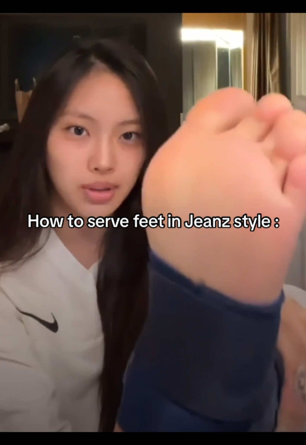 Why do they love showing off their feet like this? It’s too funny! 😂 #Jeanzforfree #jeanz #minji #hanni #danielle #haerin #hyein 