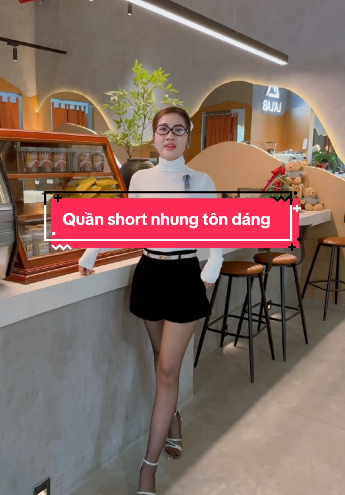 Quần sooc nhung thì bà nào cũng cần rồi phải ko?? Tui tìm đc mẫu quần short nhung chất form ưng quá #quanshortnu #quanshortnhung #quannu #quanshortnucapcao #quannu #anhlonglanh #anhlonglanhreview 