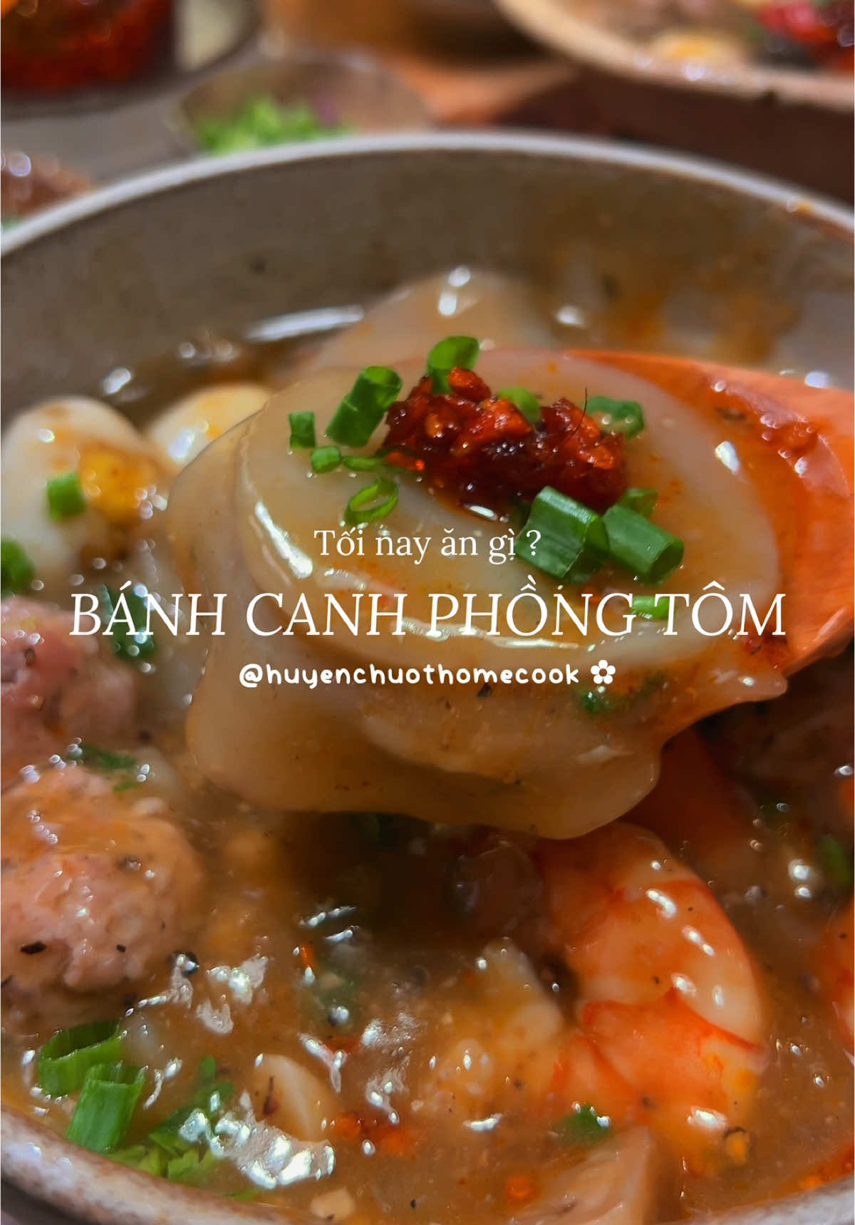 Khai xuân với tô Bánh canh phồng tôm iu thích của cả nhà mình. Ai chưa thử phải thử liền đi nha các bác uii . Nó ê dữ lém ...#huyenchuothomecook #AnCungTikTok #homecooking #LearnOnTikTok #comnha 