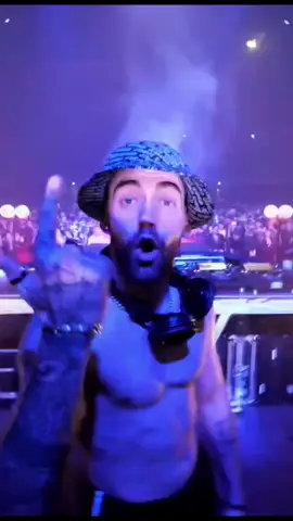 HAPPY NEW YEAR EVERYONE 🫶🥳✨️  A big thank you to the whole Happy New Rave team and to all those who came to celebrate the new year with us!! It was absolutely memorable to start of the year 2025!!  I hope you are ready to experience a year full of new tracks, great shows and I am preparing a huge surprise for you that will arrive in 2025.. 🎁🔥  Two new tracks are al ready coming on January 9th and 10th!!  In the meantime, I wish you all the best for this new year ❤️  📽 : @berthag.music  #newyear #techno ##hardtechno #electronicmusic #rave #dj 