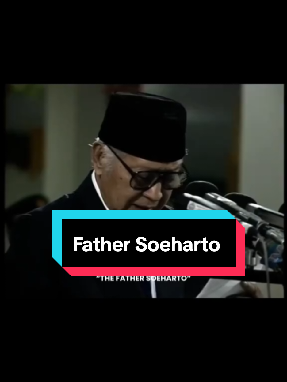 mengingat pahlawan🌹🌹🌹...Soeharto lahir di Sedayu, Bantul, Yogyakarta pada tanggal 8 Juni 1921 dari pasangan Kertosudiro dan Sukirah. Ayahnya seorang petani dan pembantu lurah. Ia menginjak bangku sekolah pertama kali saat berusia 8 tahun. Meski harus berpindah-pindah sekolah, ia akhirnya terpilih sebagai prajurit teladan di Sekolah Bintara, Gombong, Jawa Tengah ketika usianya menginjak 20 tahun. Pada Oktober 1945, Soeharto resmi menjadi Tentara Nasiona Indonesia (TNI). Pada 26 Desember 1947, ia menikah dengan Raden Ayu Siti Hartinah (dikenal kemudian dengan panggilan ibu Tien), anak dari seorang pegawai Mangkunegaran  Mereka telah dikaruniai 6 orang anak yaitu Siti Hardiyanti Hastuti, Sigit Harjojudanto, Bambang Trihatmodjo, Siti Hediati Herijadi, Hutomo Mandala Putra, dan Siti Hutami Endang Adiningsih..Karier Soeharto di bidang militer gemilang. Ia pernah menjadi sersan di KNIL (Koninklijk Nederlands-Indische Leger) pada era penjajahan kolonial Belanda dan tentara cadangan yang ditempatkan di Bandung kala Perang Dunia II tengah berkecamuk. #capcut #fypシ #fyp #sejarah #sejarahindonesia #indonesia #pahlawanindonesia #soeharto #cendanafamily #soehartomantanpresidenri #presidenke2 