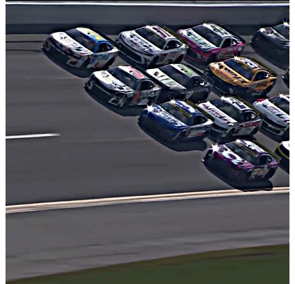 Just perfect..🫦 #nascar #nascaredit #cars #twinxyw 