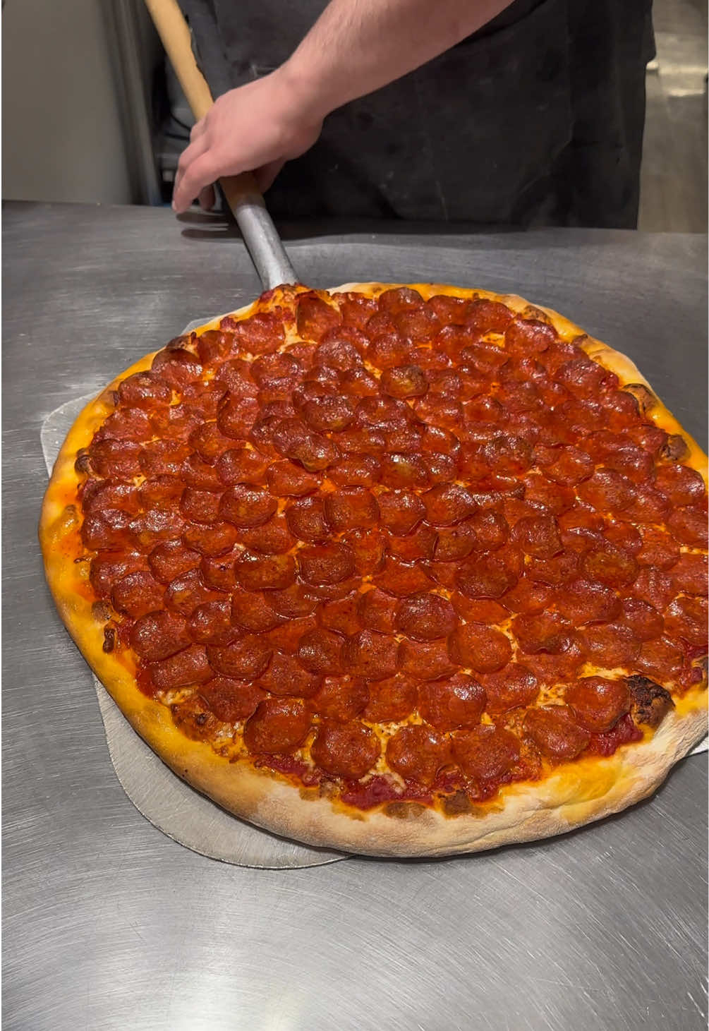 Can you count to 120?😋😍 #crispycrust #pizzalovers #asmr #crunchy #pizza #pepperoni #torontoeats #torontofood #torontofoodie 