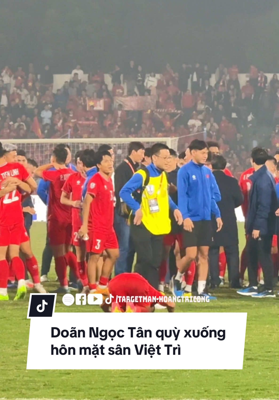 Doãn Ngọc Tân quỳ xuống hôn mặt sân Việt Trì #doituyenvietnam #ASEANUtdFC #MitsubishiElectricCup #affcup #doituyenthailan