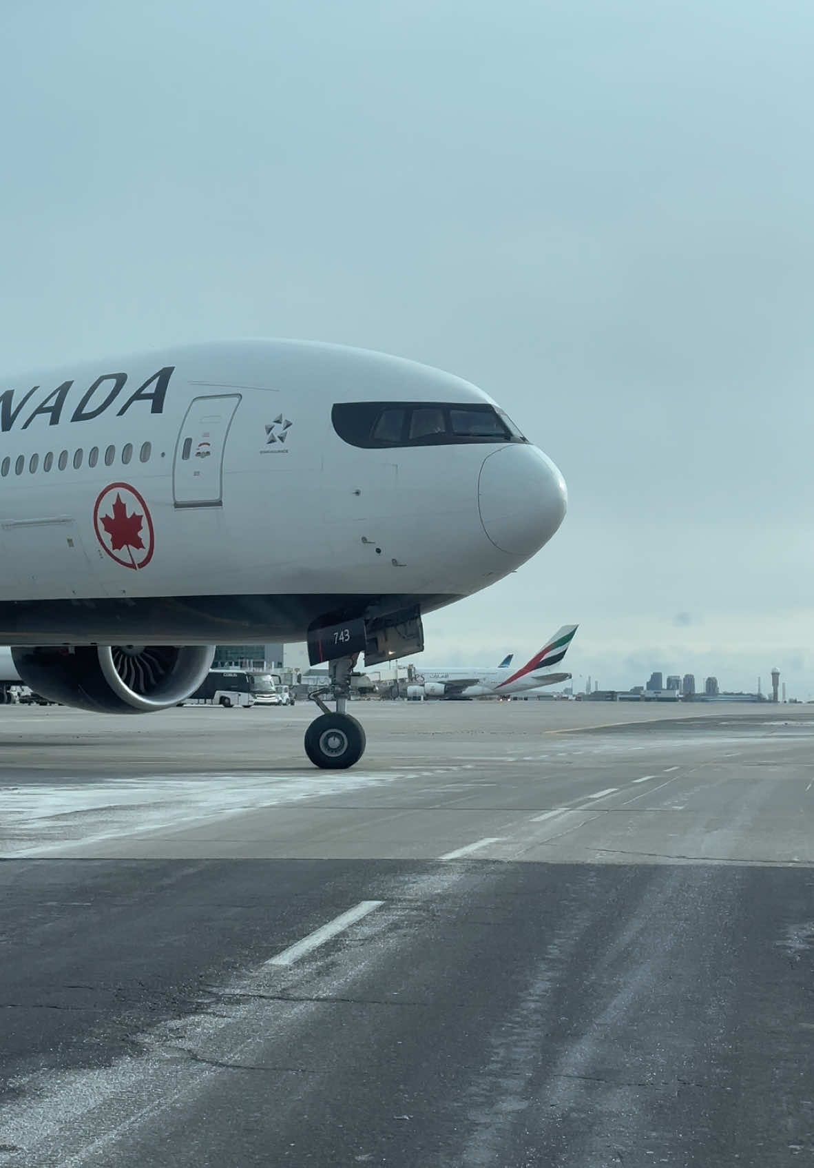 @Toronto Pearson #airport #plane #pilotlife #pilotsofinstagram #commercialpilot #flywithaopa #pilotsviews #fly #aviationlovers #aviationphotograph#planespotting #airplane #avgeek #instagramaviation #pilot #flight #aviationdaily #aircraft #flying  #instaaviation #aviationgeek #boeing #crew #delta #uniform #planespotter #instaplane #airforce