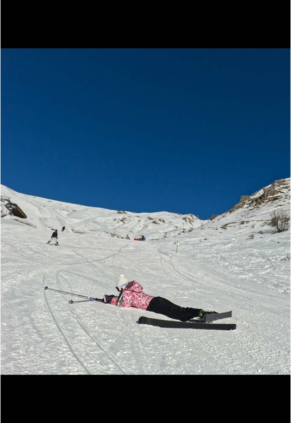 Alexia au ski pour la première fois 🤣  •premier vlog•  désolée si c’est long !! #ski #firsttime #Vlog #snow #jaidesbleuspartout #chute #pourtoii #foryou 