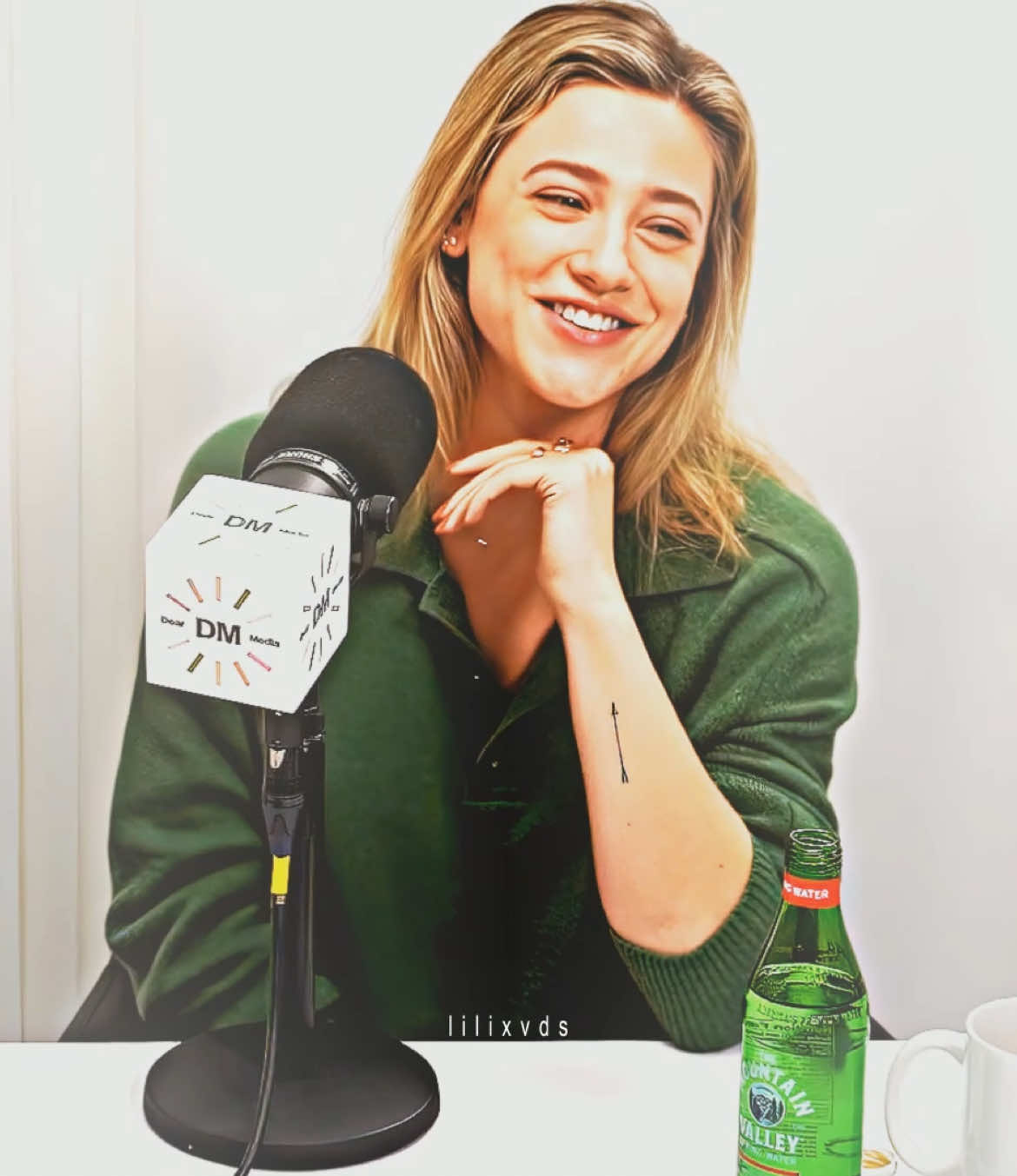 she’s the sweetest woman on earth 😭😭 @Lili Reinhart #lilireinhart #lilireinhartedit #foryou #wicked #arianagrande #cynthiaerivo #glindaandelphaba #arianagrandeedits #riverdale #riverdalecast #parati 