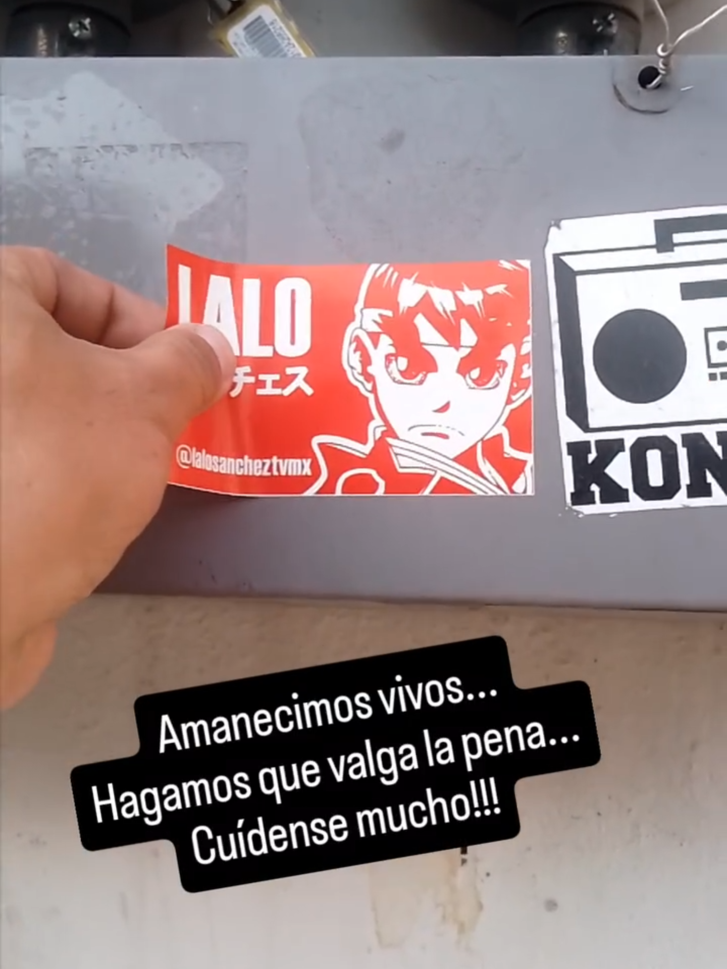 Y que me encuentro al @konterones, a ver si me sigues jejeje #buenosdias y #quenosvayabienatodos #serigrafia #ryu #streetfighter #sticker #slapstickers #shorts #urbanart #streetart