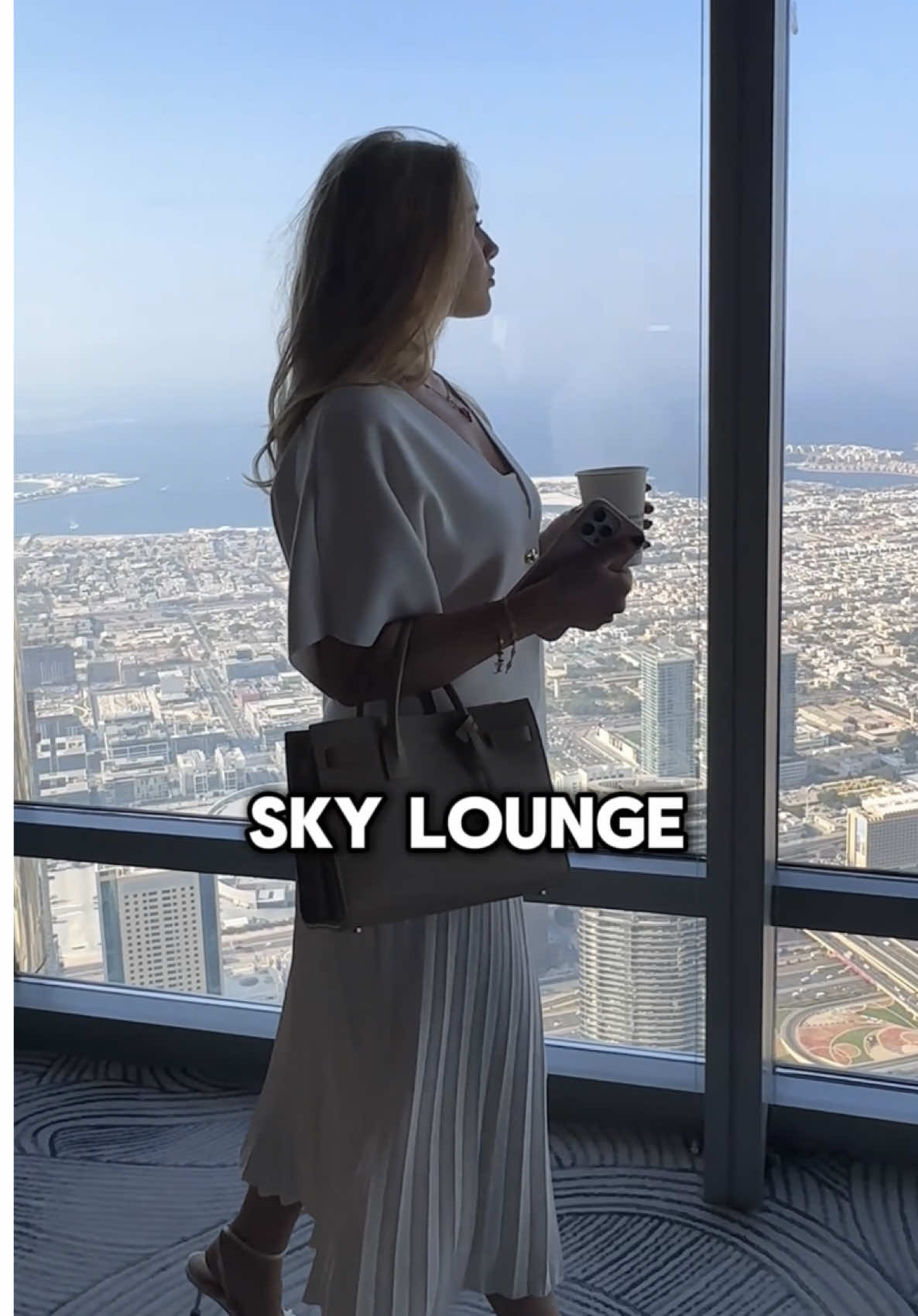 Living in Burj Khalifa 😍  #elisarenaud #realestate #dubai #uae #property  #burjkhalifa