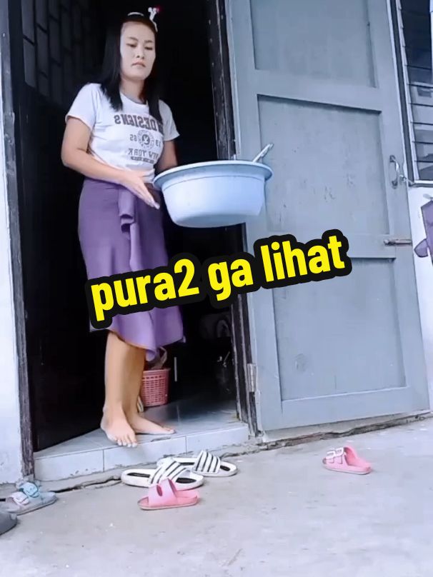 pura2 ga lihat ajah lah🤫#kontenkomedi #hiburankomedi #videolucuditiktokngakakberutal #viralvideo #fypシ゚viral 