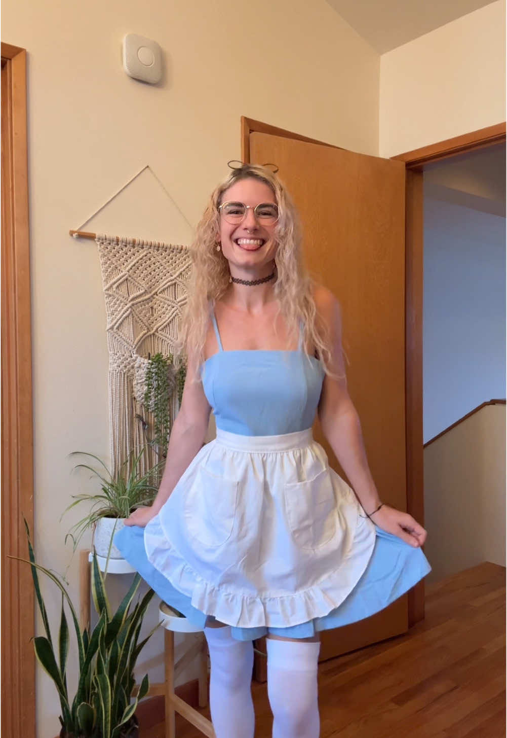 I love themed parties! 🎊 #aliceinwonderland #alice #party #contentcreator #costume #fyp #explorepage #cosplay 