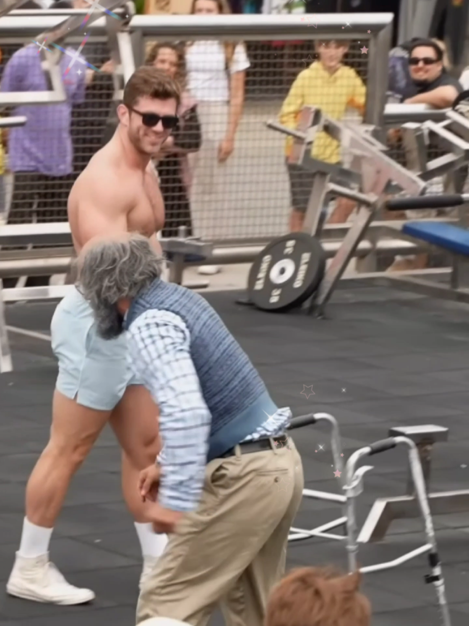 Anatoly: The old Man Prank🔥 #anatolyprank #powerlifting #calisthenics #gym 