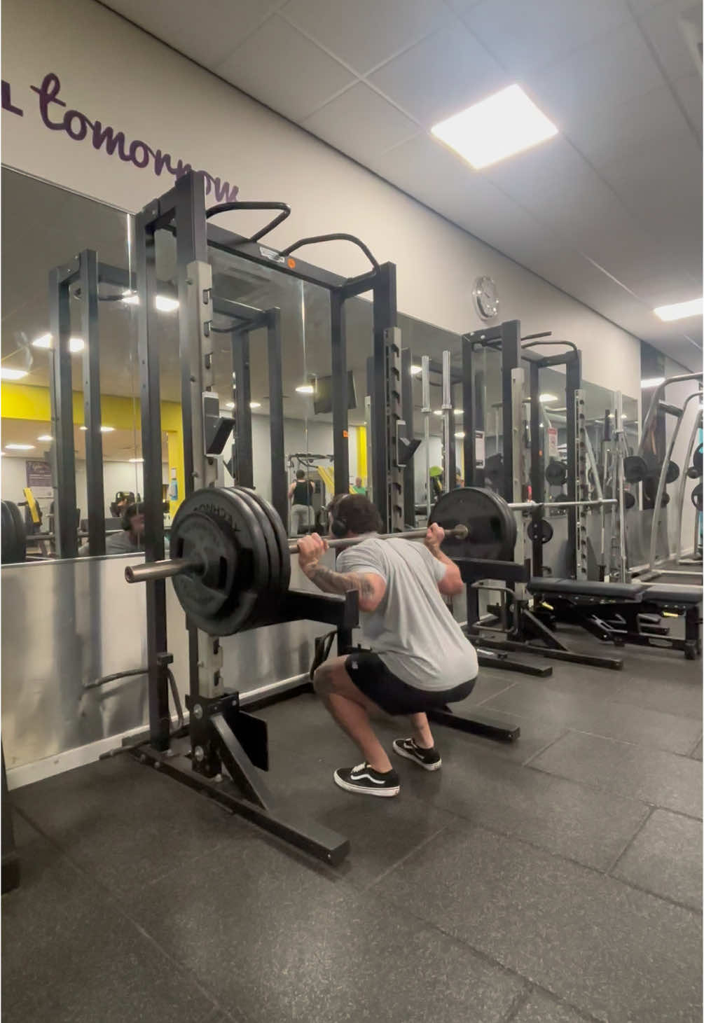 Day in the life of Britts also had a personal best (pb) on squats 3 x 160 I should be stronger but it’s taken years to build back up from a meniscus tear in my knee  however the knee will never be fully healed and I’m paying for it now as I’m in bits 😂 just an old injury that I’ll have to manage the rest of my bodybuilding career #dayinthelife #personalbest #pb #foryourepage #fyp #bodybuilders #gym #squats #meniscus #meniscustear #injury 