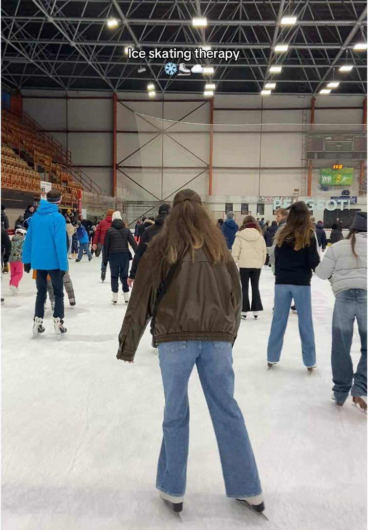 Do you like ice skating? #fyp #IceSkating #iceskatingtiktok #iceskate #reletable 