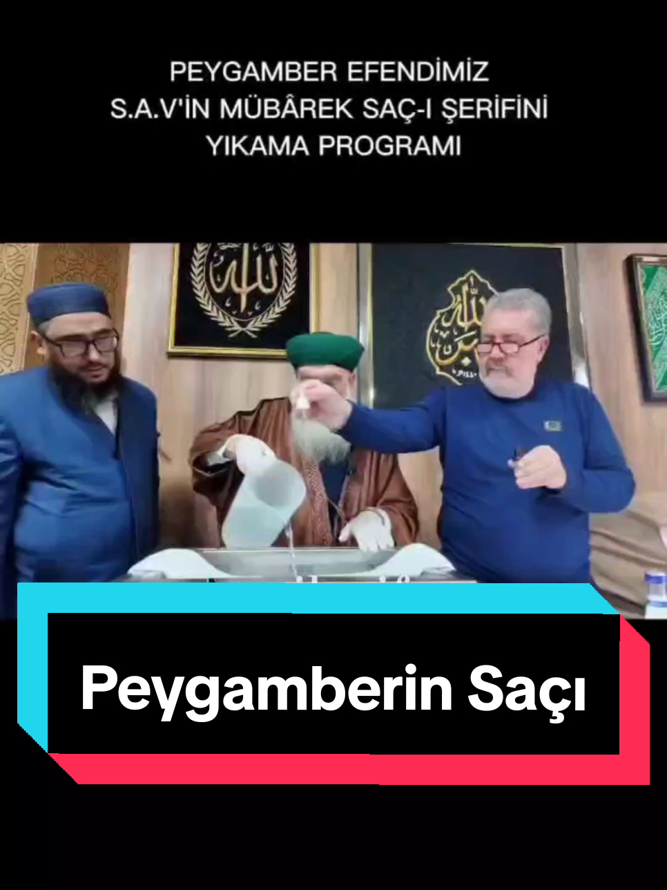 Bir gurup tarikatçı kendilerini kutsal emanetlerin muhafızı olarak görüp sözde peygamber efendimiz sav'in saçını yıkadı. #hzmuhammedsav #peygamber #islam #din #kutsalemanetler #saçışerif #tarikat #cemaat #hurafe #şirk #laiklik #tarikatlarkapatilsin 