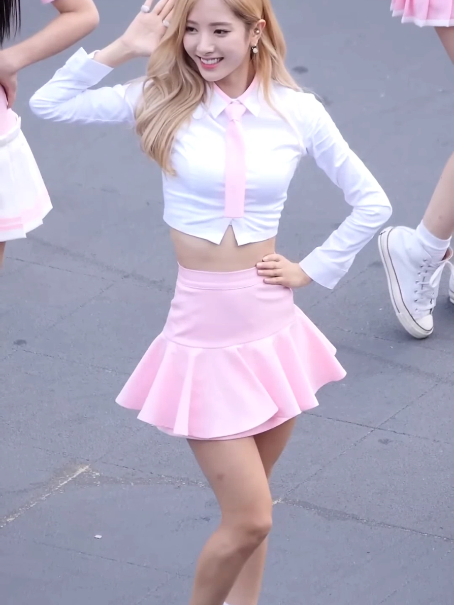 2 title tracks slayage of 2016 I miss u 😩🙏 . 🎵: MoMoMo - WJSN 🧚🏻‍♀️: Bona . cr. Mera on yt . #kpop #pop #gg #girlgroup #wjsn #cosmicgirls #cg #bona #idol #artist #dance #dancer #singer #live #fc #fancam #fyp #cute #style #pink #korea #korean #sk 