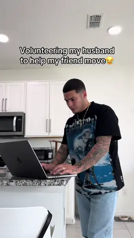 He was so mad😂😂 #fyp #foryoupage #comedyvideo #husbandwife #prank #foryoupage 