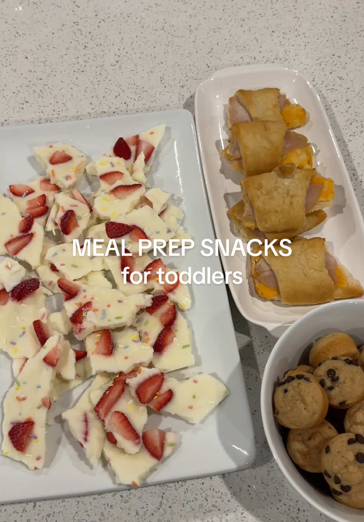 Let’s meal prep snacks for my toddlers! I had a lot of these things in my fridge already - i was trying to focus on snacks with protein and substance to keep them fuller longer! Here’s what you need: Protein muffin bites: * favorite protein pancake mix for the base (i love using @KodiakCakes ) * toppings of choice such as fruit, chocolate chips, peanut butter etc. * mini muffin pan Mix your protein pancake mix as normal for the base. Pour the mixture in a greased mini muffin pan. Add different toppings to each muffin & mix well with a toothpick. Bake at 350 degrees for 10-12 minutes. Turkey Cheese rollups: * croissant dough * deli meat of choice (we use turkey) * cheese Unroll the crescent dough and place your meat & cheese inside. Wrap each crescent up and cook at 375 for 8-10 minutes. Serve with dipping sauce or plain! Frozen yogurt bark: * vanilla yogurt * fruit  * sprinkles Spread your yogurt over parchment paper and make an even layer. Add fruit and/or sprinkles. Place in your freezer for 1 hour then break apart the bark and serve immediately. Store leftovers in your freezer! • • #kidssnacks #toddlersnacks #babyledweaning #snackrecipe #snackideas #healthysnacks #healthykidssnacks #yogurtbark #proteinmuffins #kidsmealideas #toddlermeals #EasyRecipe #toddlermom